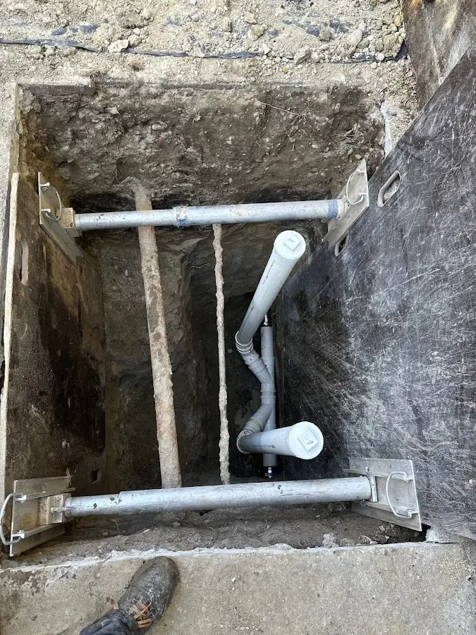 Experienced plumber completing Drain Cleaning work in Collinsville